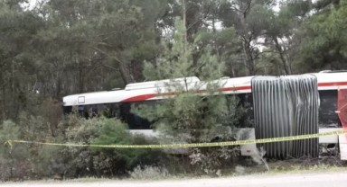 İzmir'de TIR ile belediye otobüsü çarpıştı... Ölü ve yaralılar var