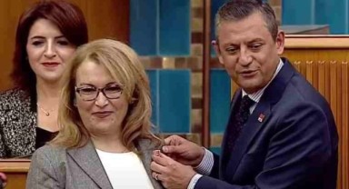 Ayşe Sibel Yanıkömeroğlu CHP'ye katıldı