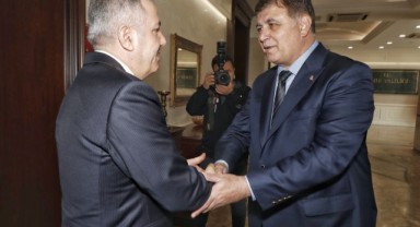 Başkan Cemil Tugay'dan İzmir Valisi Elban'a ziyaret