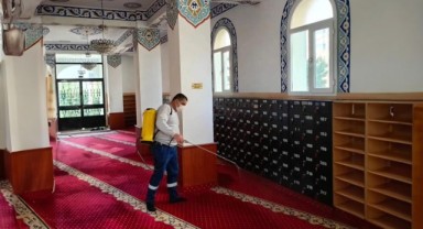 Bayraklı’da camiler bayrama hazır
