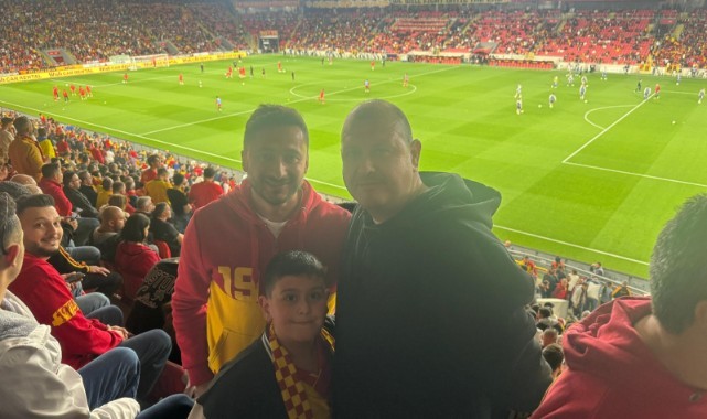 Mazbatayı Aldı Tribüne Koştu