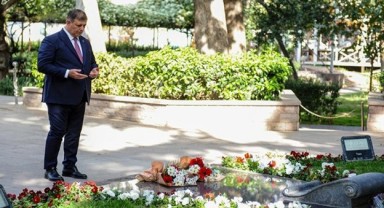 Tugay'dan ilk ziyaret Zübeyde Ana'ya!