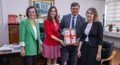 Başkan Tugay’ı duygulandıran sürpriz