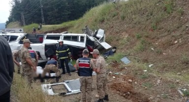 Beton mikseri yolcu minibüsünü biçti! İlk belirlemelere göre 8 kişi hayatını kaybetti