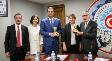 Bornova’da ilk TİS kadrolu işçiler için imzalandı