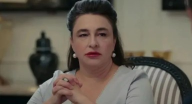 Esra Dermancıoğlu yeni bir açıklama yaptı: Çıplaklığı severim! Meslektaşlarını yerden yere vurmuştu