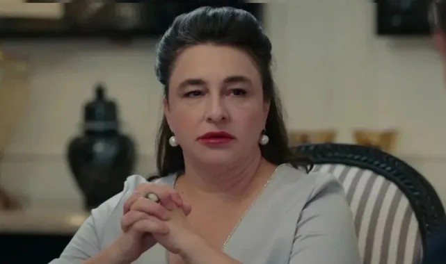 Esra Dermancıoğlu yeni bir açıklama yaptı: Çıplaklığı severim! Meslektaşlarını yerden yere vurmuştu