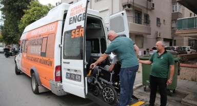 Konak’ta ‘Engelsiz Servis’le engeller aşılıyor