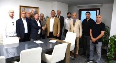 Narlıdere’de kadrolu işçileri kapsayan toplu iş sözleşmesinde imzalar atıldı