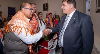Yörüklerden Başkan Tugay'a renkli ziyaret