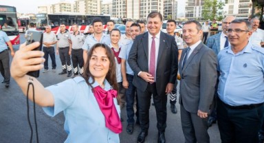 Başkan Tugay 05.30’da ESHOT personeliyle bayramlaştı