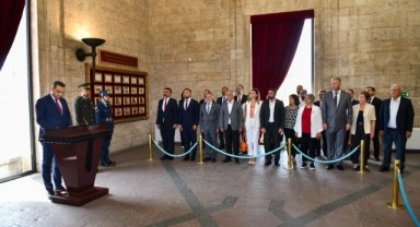 Başkan Yıldız’dan Anıtkabir Ziyareti