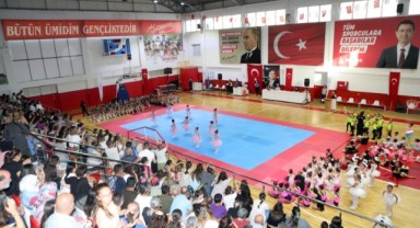 Bayraklılı jimnastik ve bale kursiyerleri büyüledi