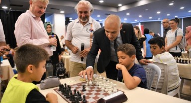 Bornovalı çocukların satranç heyecanı