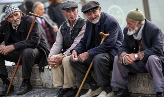 Efes Selçuk'tan Türkiye'te örnek çalışma: Emekli Efeslim Kart!