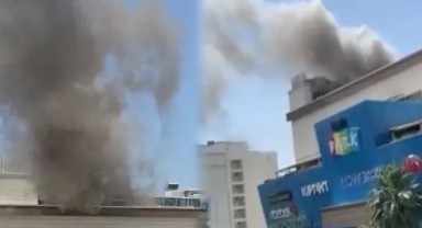 İzmir'de Park AVM'de yangın paniği: Müşteriler panikle dışarı çıktı, AVM boşaltıldı