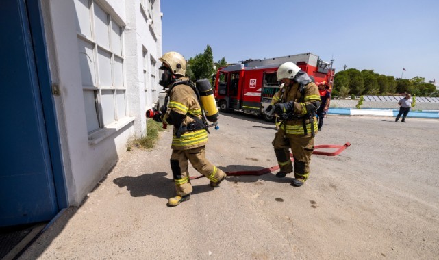 İzmir İtfaiyesi’nden yangın tatbikatı
