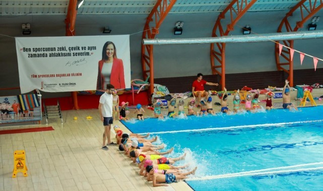 Karşıyaka Belediyesi ‘Yaz Spor Okulları’nı açtı
