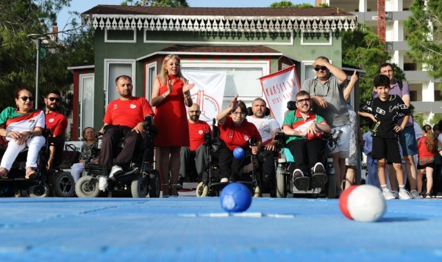Karşıyaka’nın engel tanımayan gençlerinden renkli gösteriler