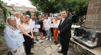 Konak’ta sertifika gururu: Genç Romanlar barista oldu