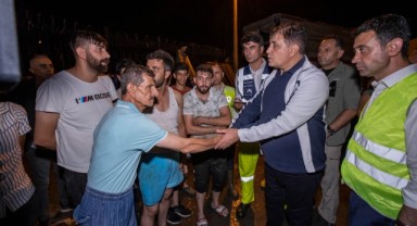 Başkan Cemil Tugay ekiplerle birlikte sahaya indi