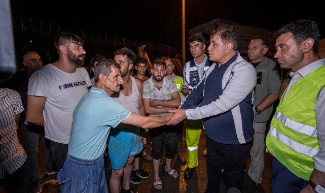 Başkan Cemil Tugay ekiplerle birlikte sahaya indi