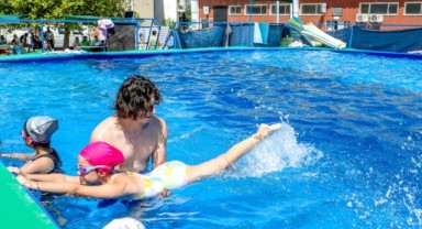 Bayraklı Belediyesinin yüzme kursuna büyük ilgi
