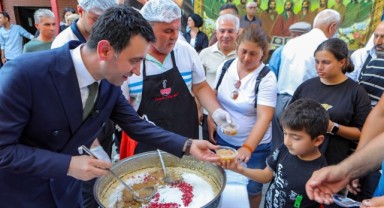 Bayraklı'da aşure bereketi