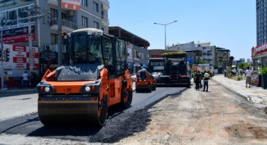 Bornova Belediyesi düzgün yollar için durmadan çalışıyor