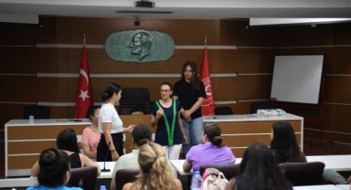 Bornova’da yaratıcı drama eğitimi