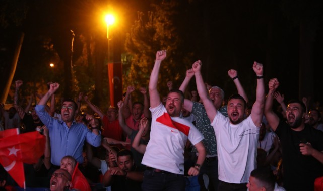 Buca çeyrek final mücadelesini dev ekranda izleyecek