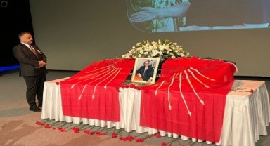 CHP İzmir'in 'Ekrem Abi'si son yolculuğuna uğurlandı!