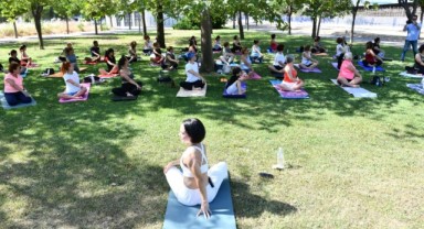 Çiğli'de Açık Hava Yoga Buluşmaları Devam Ediyor