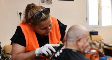 Çiğli’de Kişisel Bakım Hizmeti Yüzleri Güldürüyor