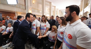 İmamoğlu, Türkiye'yi olimpiyatlarda temsil edecek sporcuları tanıttı