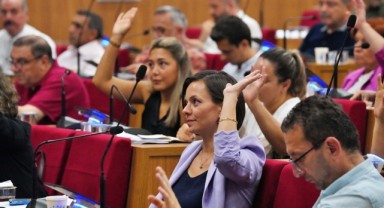 İzmir Büyükşehir Belediye Meclisi'nden Başkan Tugay'a önemli yetki