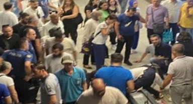İzmir'deki metronun yürüyen merdiveni çöktü: Yaralılar var