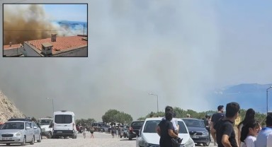 İzmir Dikili'de orman yangını! Alevlerin yaklaştığı site tahliye edildi, karayolu trafiğe kapatıldı