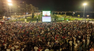İzmir'in meydanlarında çeyrek final coşkusu