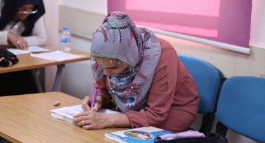 Konak’ta okuma yazma sevgisinin yaşı yok