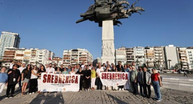 Srebrenitsa Katliamı’nda hayatını kaybedenler Konak’ta anıldı