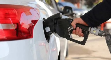 Akaryakıt fiyatlarında değişiklik! Benzine indirim geldi: Fiyatlar, pompaya yansıdı