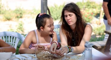 Başkan Denizli, Yerel Tohum Merkezi’nde Özel Gereksinimli Çocuk ve Gençler İle Tohum Ekti