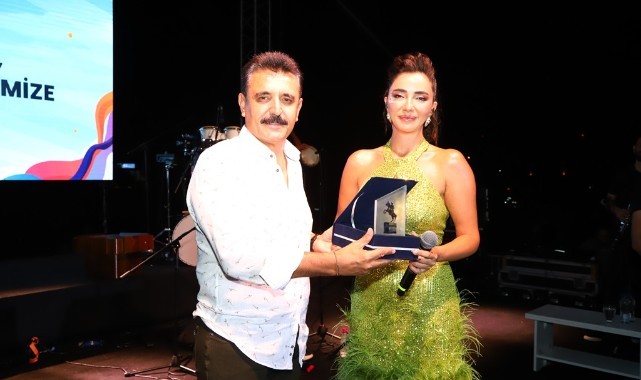 Çandarlı’da festival coşkusu Öykü Gürman konseri ile taçlandı