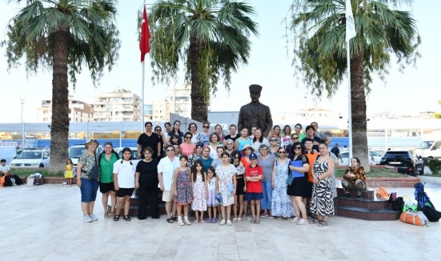 Çiğlili Kadın ve Çocuklar Denizin Keyfini Doyasıya Yaşadı