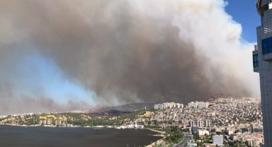 Dumanlar İzmir'in her yerinden görünüyor: Yamanlar'daki yangına müdahale sürüyor