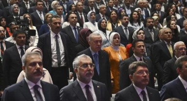 Erdoğan Rozetlerini Taktı : İşte AKP'ye Geçen Belediye Başkanları ve Milletvekilleri