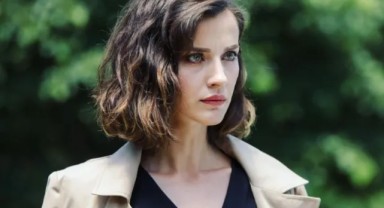 Eski sevgilisiyle barışıp yatak pozu verdi. İrem Helvacıoğlu, eski sevgilisi Ural Kaspar barıştı, sarmaş dolaş fotoğraf paylaştı