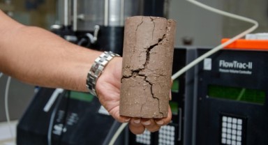 İzmir Büyükşehir Belediyesi’nin 90 deprem hendeğinden aldığı 140 örnek inceleniyor