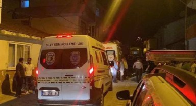 Kanepenin içinde ölü bulunan genç kızı babası boğarak öldürmüş: